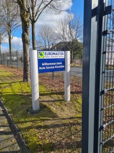 Stehle Zufahrt zum Firmengelände Autoservice Almhöhe