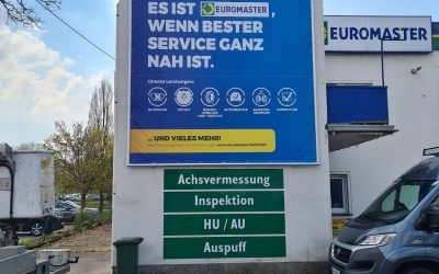 Werberahmen in Saarlouis bei Euromaster aufgebaut.