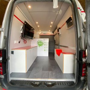 Foliertes Innendekor im First-Stop-Mercedes-Sprinter
