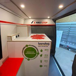 Foliertes Innendekor im First-Stop-Mercedes-Sprinter
