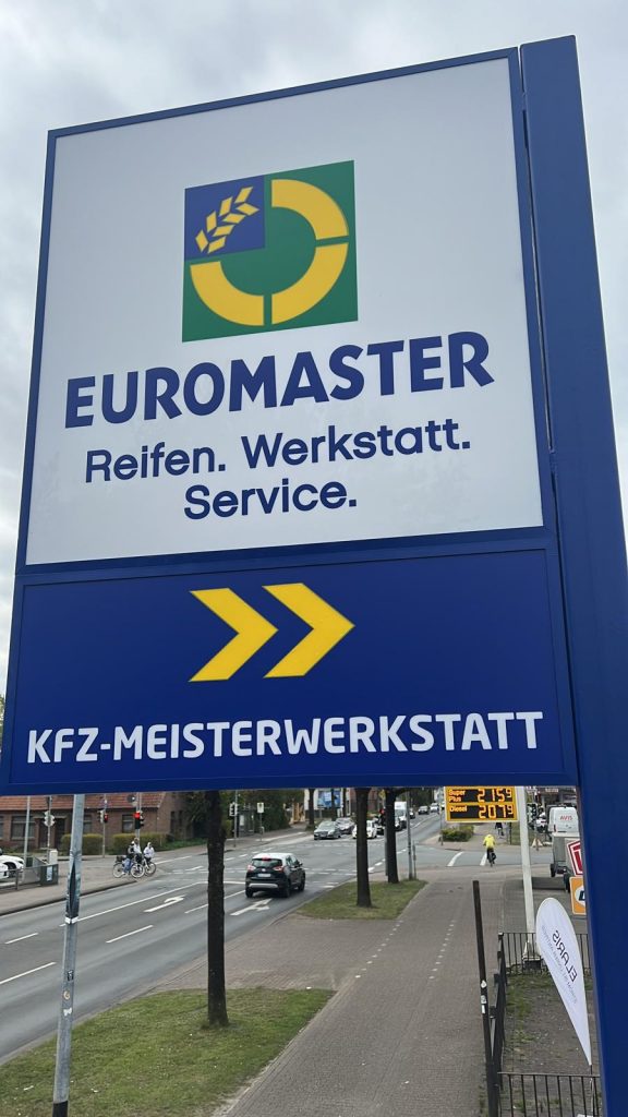 Detailansicht vom Lichtkasten am Mast