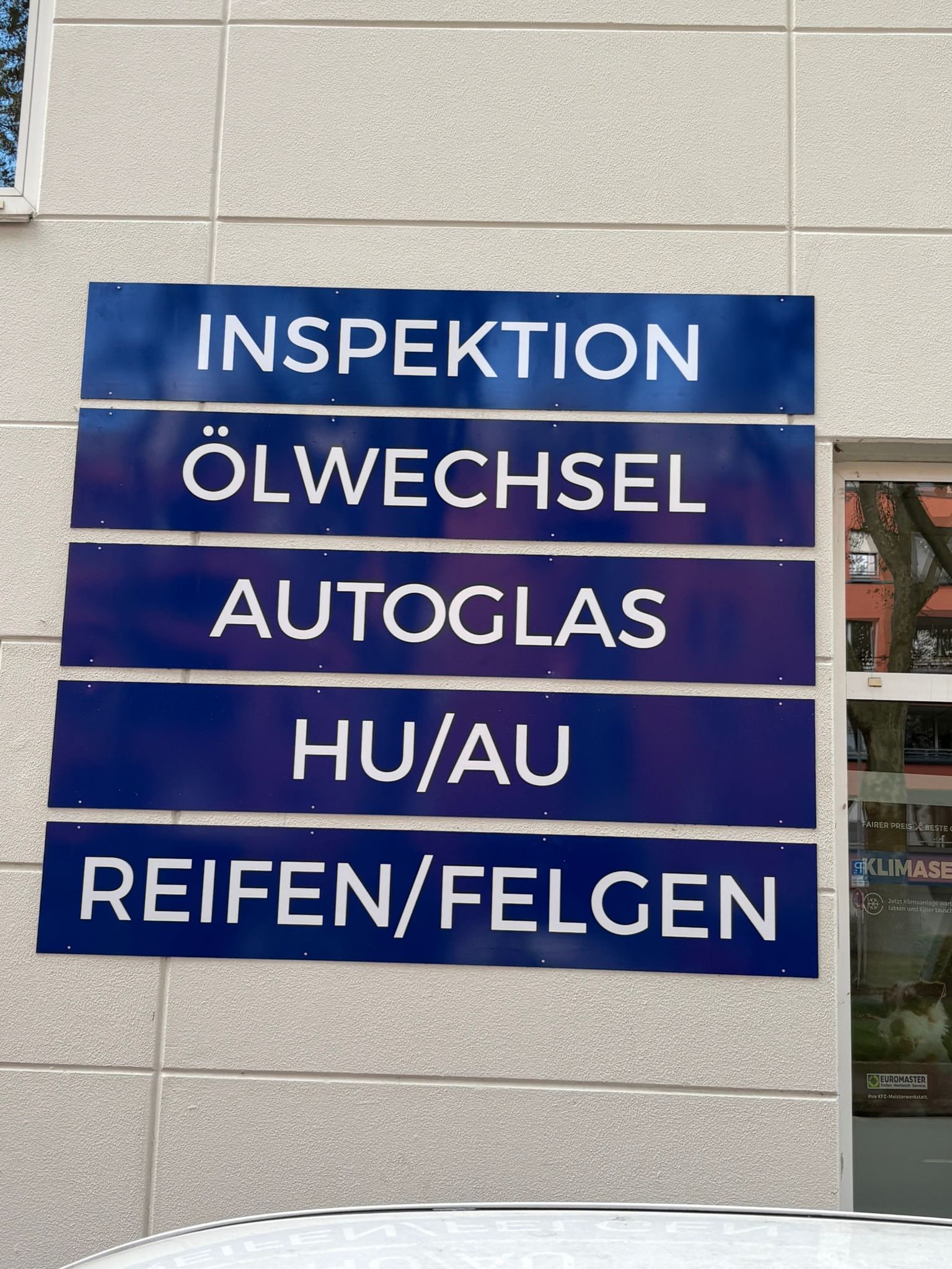 Werbeschilder für Euromaster in Köln