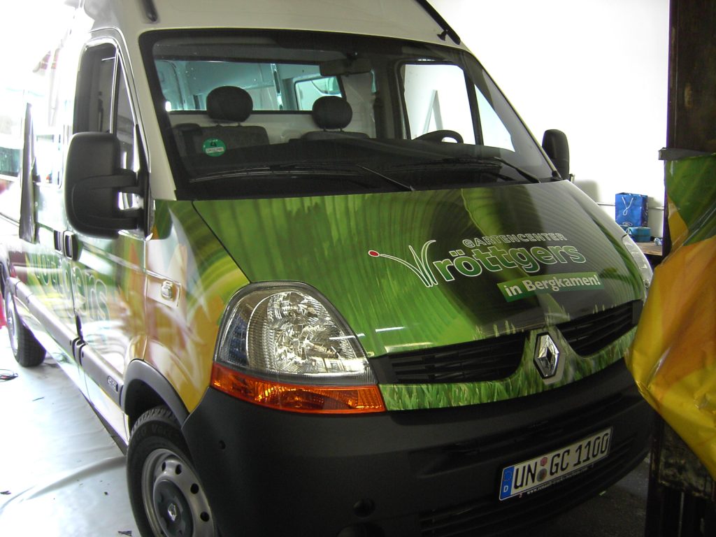 Seitenansicht der Fahrzeugvollfolierung