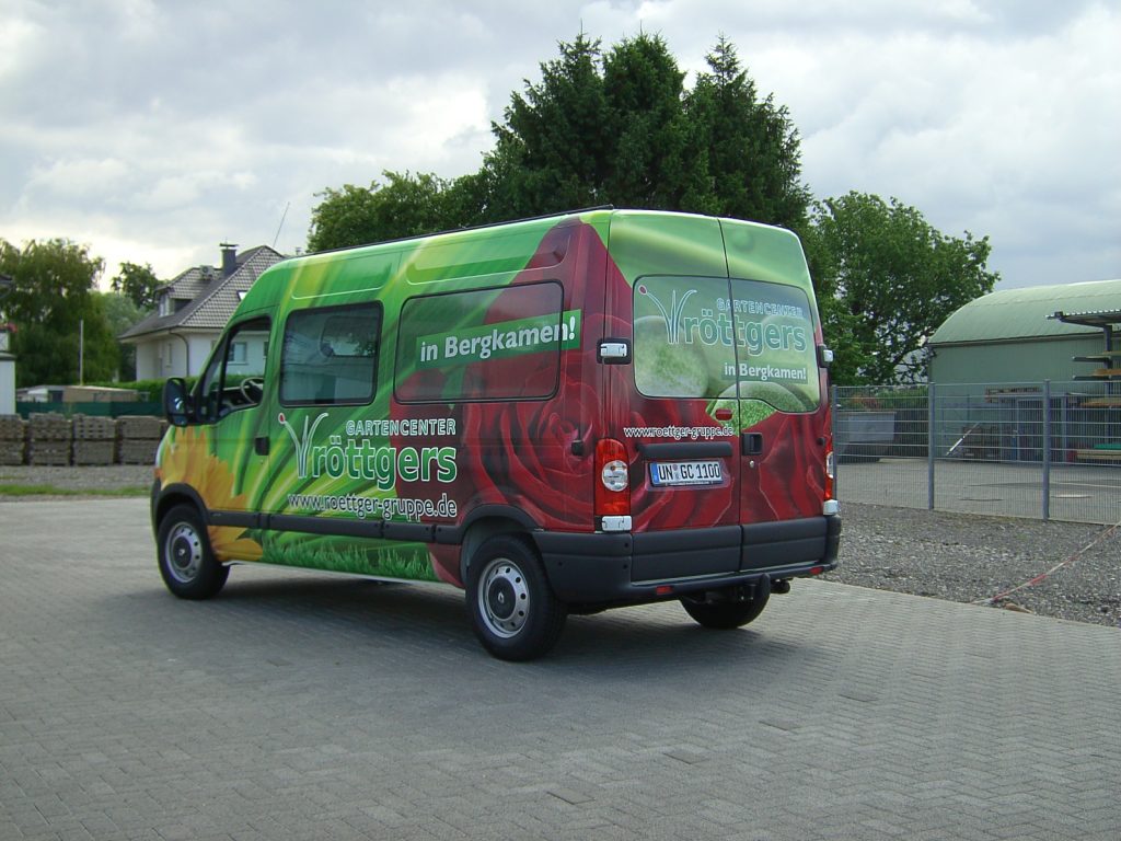 Großformatige Digitaldruckfolierung eines Transporters