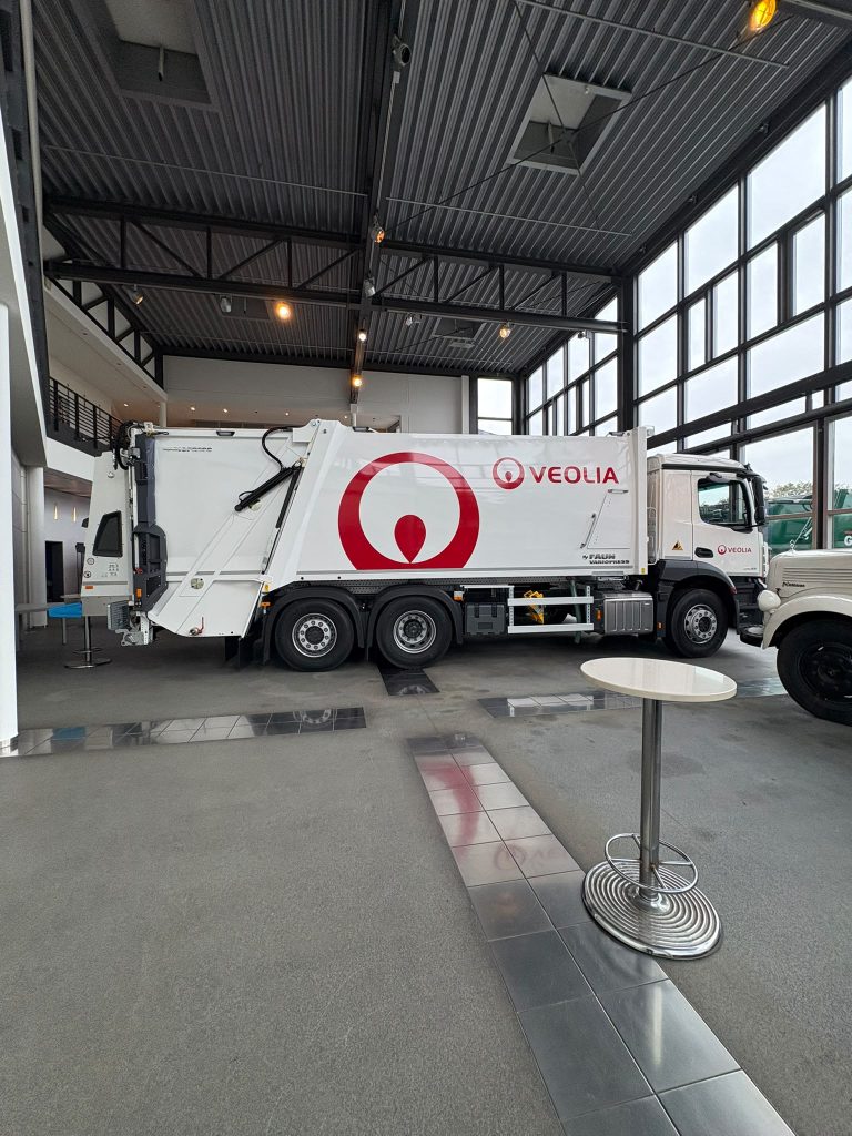 Beifahrer Seite des Entsorgungsfahrzeug bei Faun in Osterholz